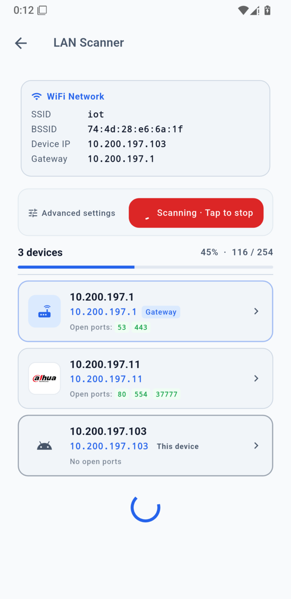 FastDDNS 應用程式中的 LAN 掃描器，顯示 Wi-Fi 詳細資料，以及三台偵測到的裝置及其開放連接埠